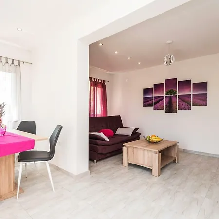Micko Apartment *